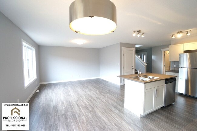 Building Photo - 6308 61 Av