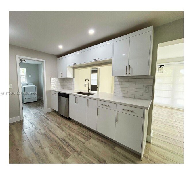 Building Photo - 5032 SW 94th Ave