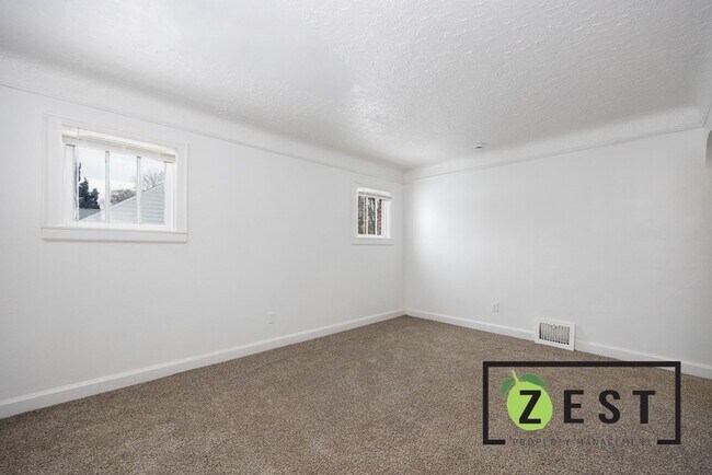 Foto del edificio - OPEN HOUSE- 12/23! 4PM-4:30PM! Beautiful 3 BED 1 BATH!