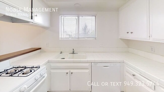 Foto del edificio - 2721 E Almond Ave