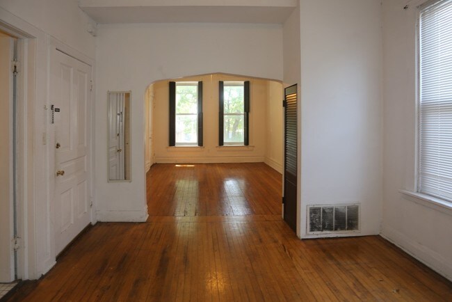 Foto del edificio - 1346 W Webster Ave
