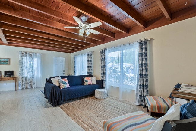 Foto del edificio - 129 S Hammock Rd