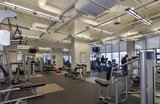 Foto del edificio - 655 W Irving Park Rd