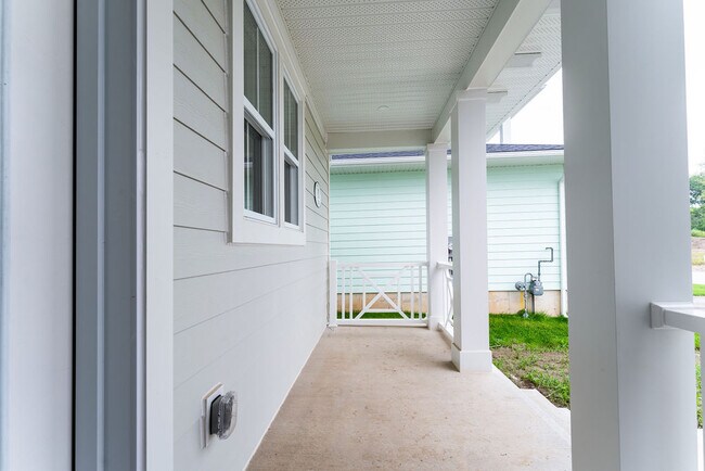 Photo du bâtiment - Gorgeous PORT Stanley * 3 Bedroom Home for Rent * May 1st * Garage!