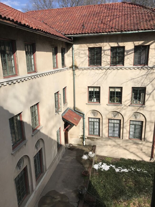 Foto del edificio - Winburn Court Apartments