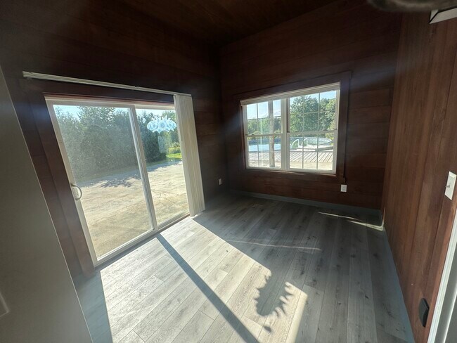 Foto del edificio - 524 W River Rd