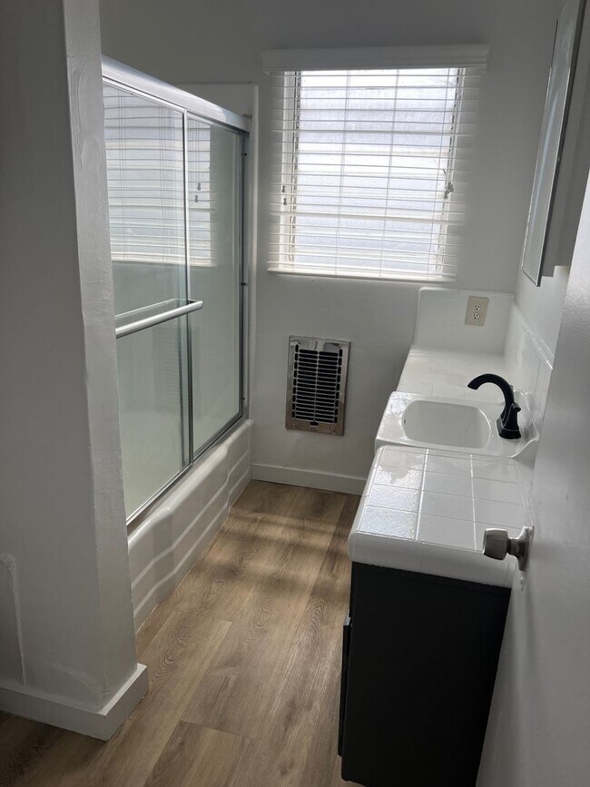 Foto del edificio - Stunning 2-Bedroom Townhome in the Heart o...