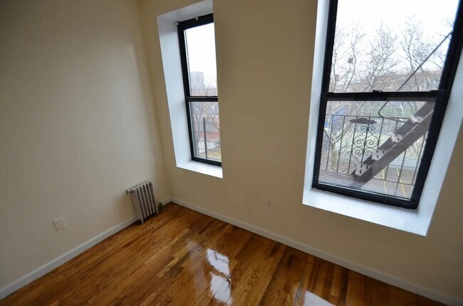 Building Photo - 516 W 136th St