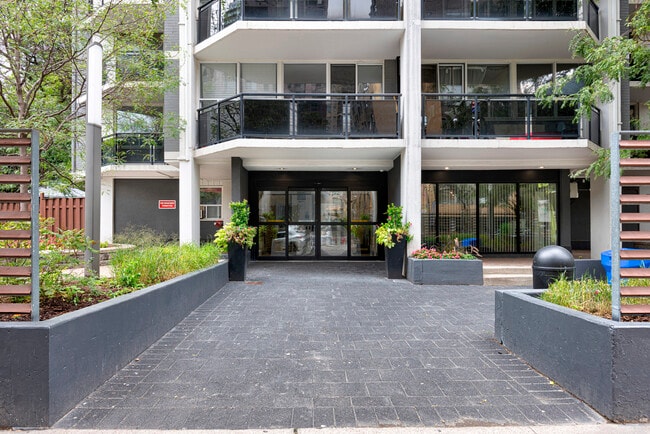 Building Photo - 80 Wellesley Street East