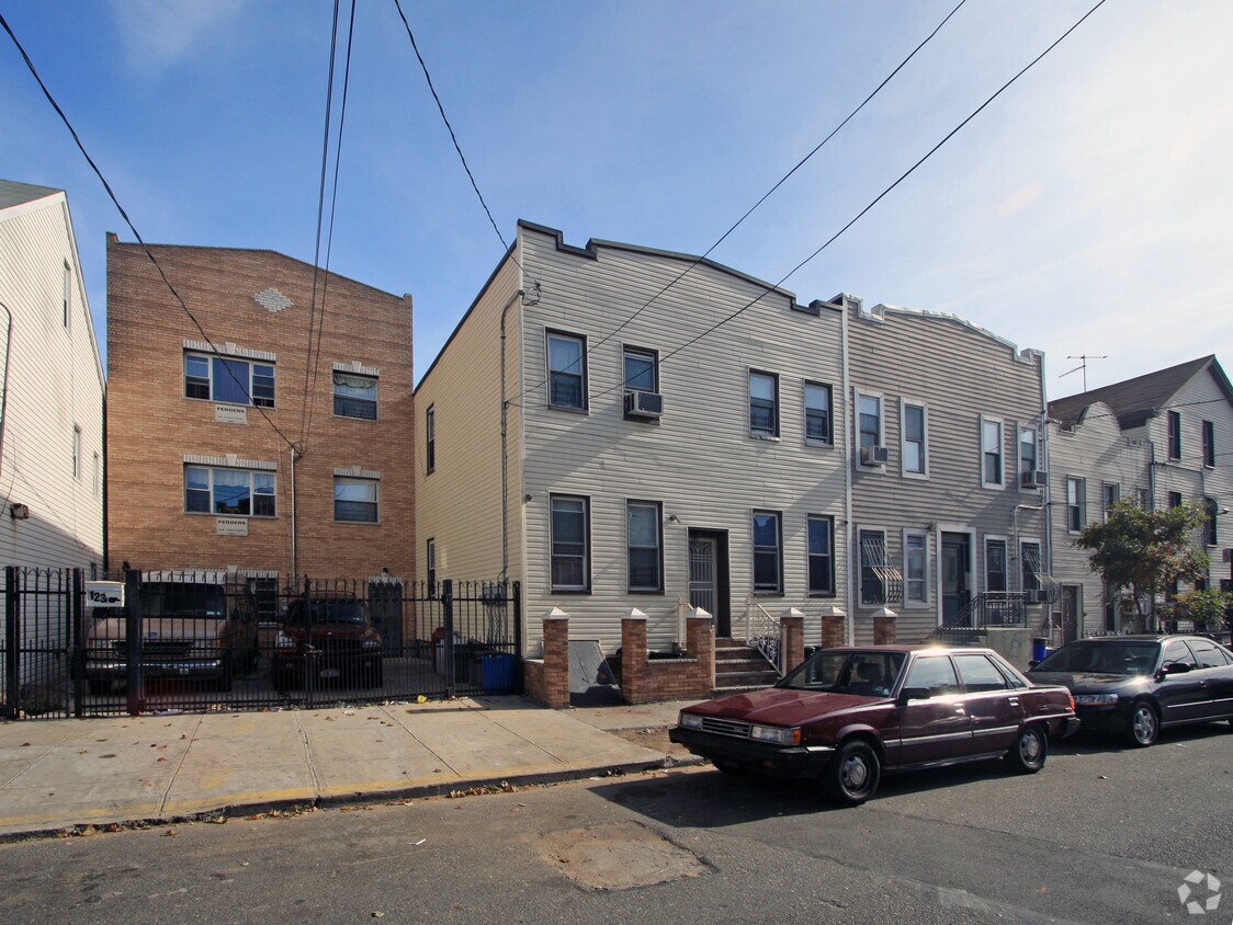 Building Photo - 125 Vermont St