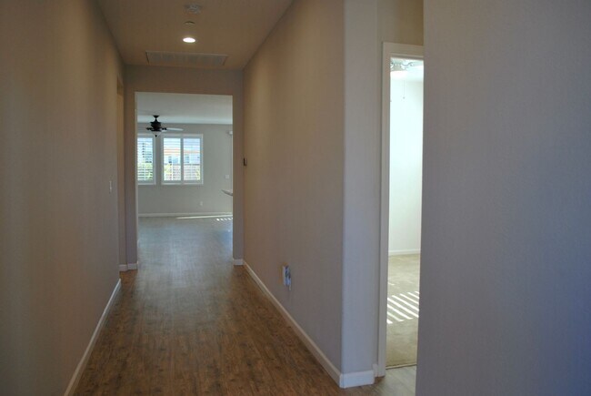 Building Photo - Beautiful 3 Bedroom Home in The Vine Gated...