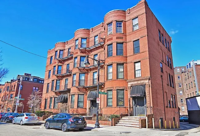 Building Photo - 25 Saint Stephen St