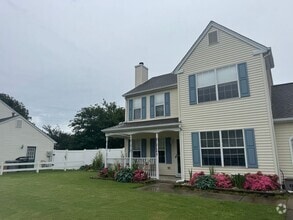 Building Photo - 6 Old Pond Ct