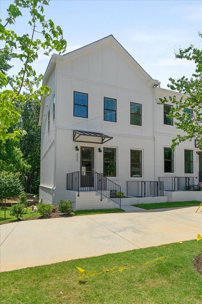 Foto del edificio - 2443 Sycamore Rd NW