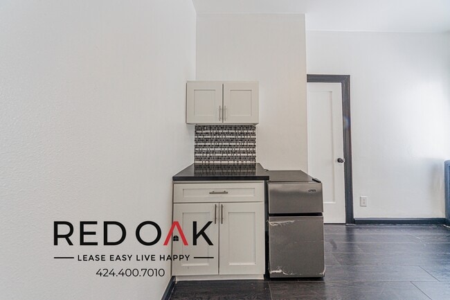 Foto del edificio - 5849 Sunset Blvd
