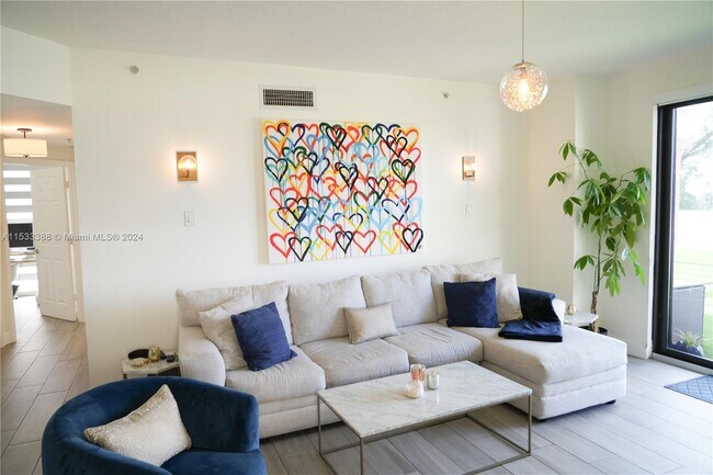 Foto del edificio - 8430 SW 8th St