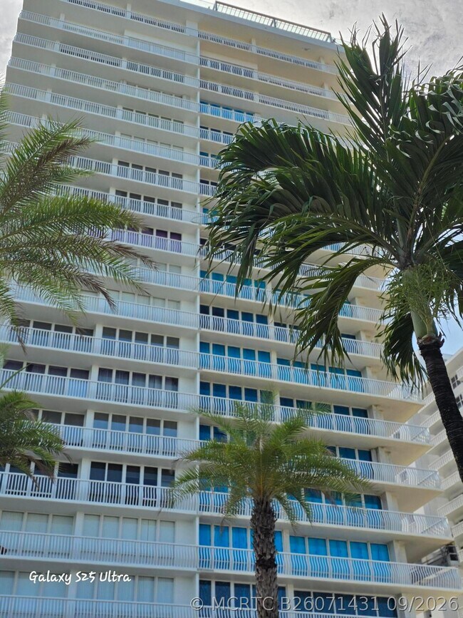 Building Photo - 4020 Galt Ocean Dr