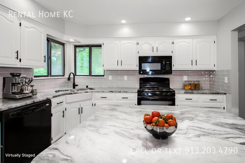 Foto del edificio - 7920 W 113th Terrace