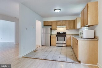 Building Photo - 9911 Whitewater Dr