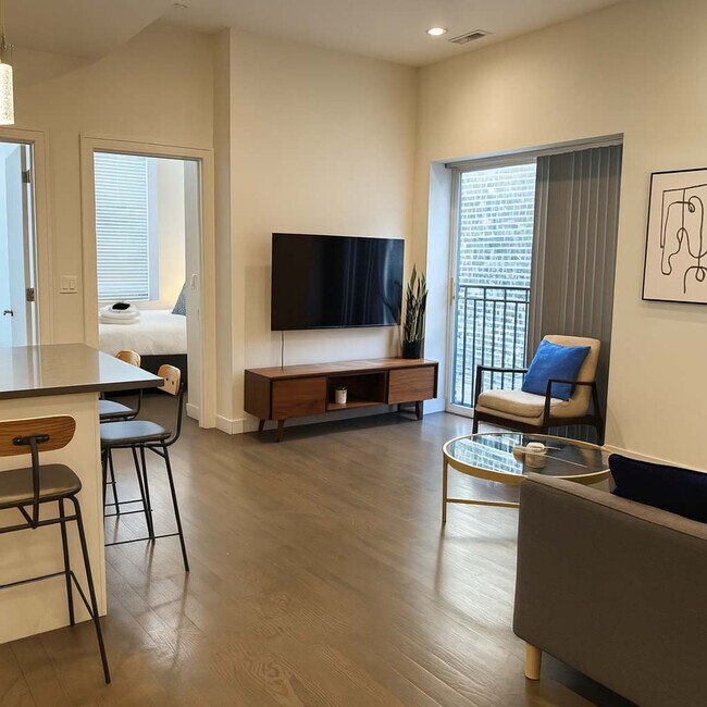 Foto del edificio - 2153 W Division St