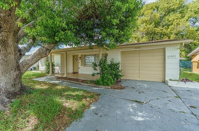 Foto del edificio - 5631 Riddle Rd