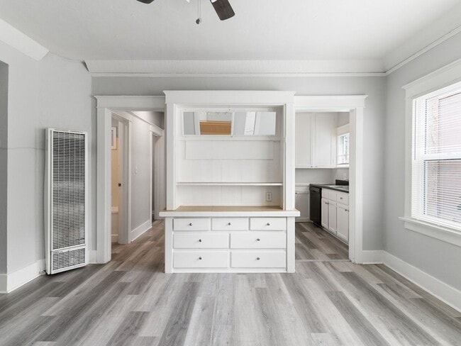 Building Photo - 736 Olive Ave