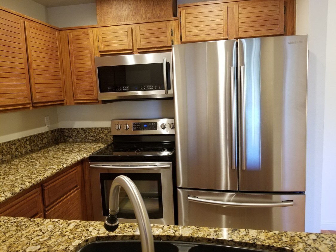 Primary Photo - 13115 Le Parc Blvd