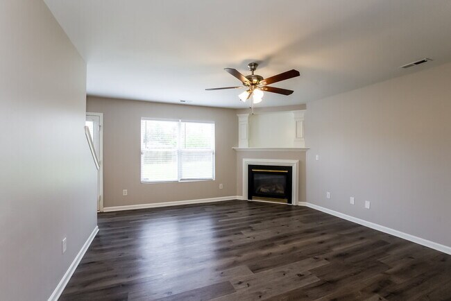 Foto del edificio - 717 Aberdeen Glen Pl
