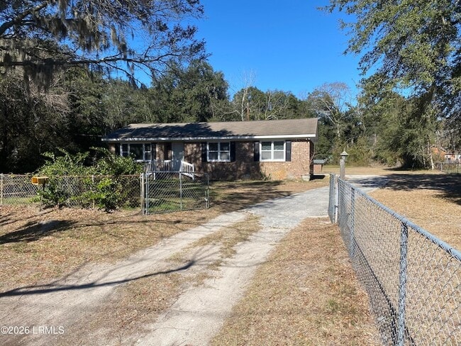 Building Photo - 22 Pine Grove Rd