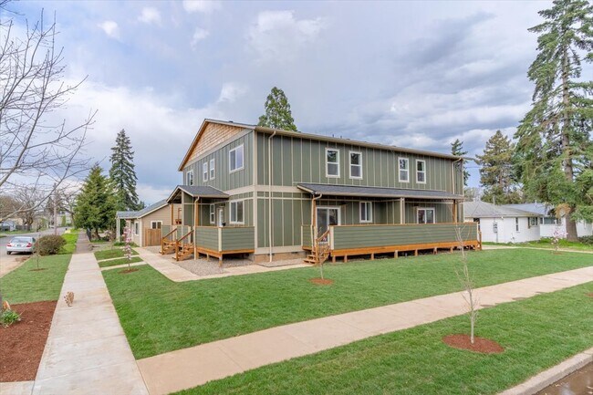 Building Photo - 1094 15th St SE