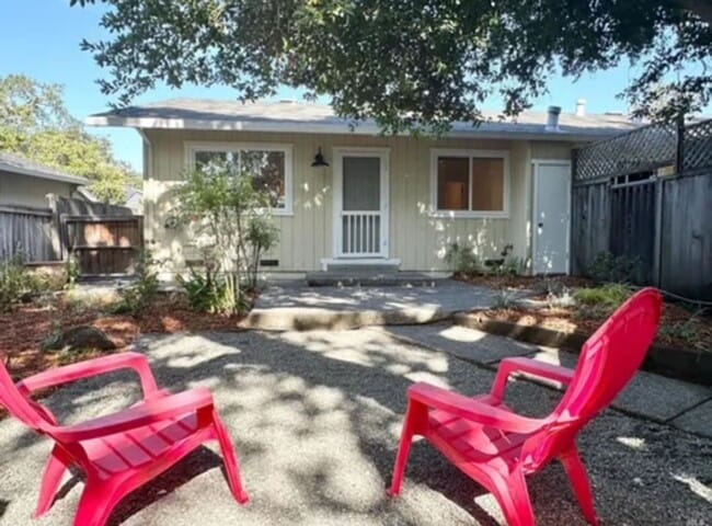Foto del edificio - Lovely 1 Bedroom 1 Bath with a Beautiful Back Yard