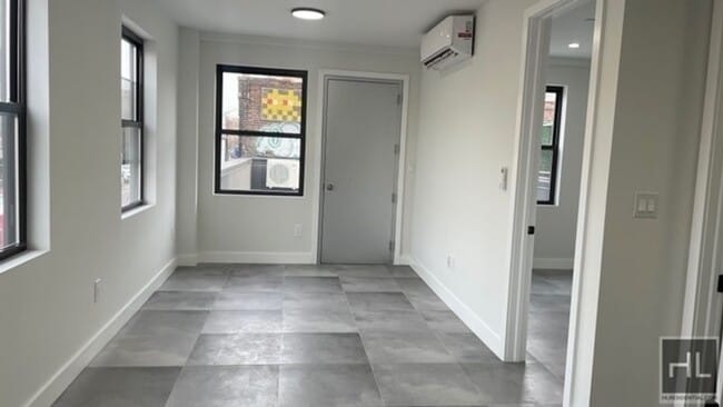 Foto del edificio - BRAND NEW CONSTRUCTED  MODERN  1 BEDROOM w/ LARGE BALCONY /PRIME CROWN HEIGHTS