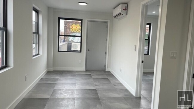 Foto del edificio - BRAND NEW CONSTRUCTED  MODERN  1 BEDROOM w...