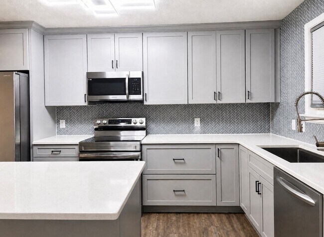 Building Photo - 1645 Baltimore Dr
