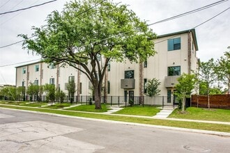 Building Photo - 5002 San Jacinto St