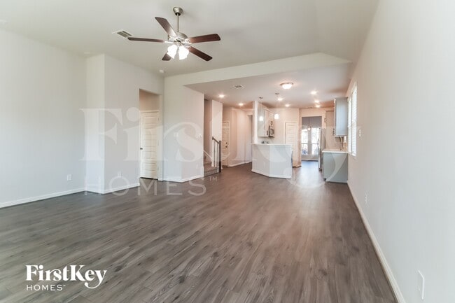 Building Photo - 4820 La Piedra Ln