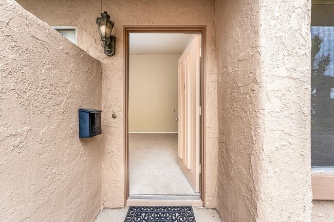 Foto del edificio - 2162 Sweetbriar Rd