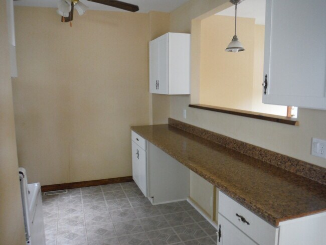 Building Photo - 148 South St