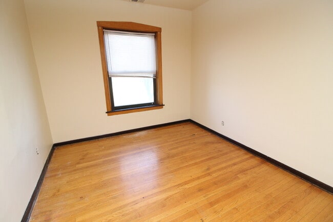 Building Photo - 1728 W Juneway Terrace