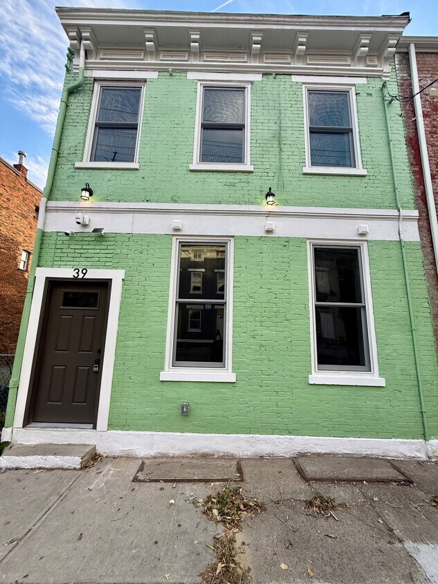 Foto principal - 39 E Clifton Ave