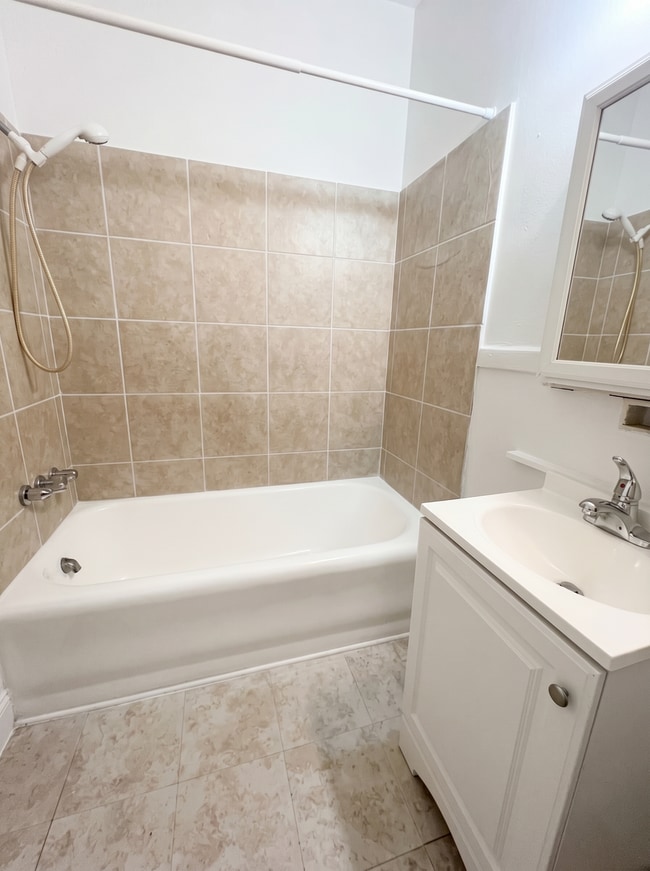 Building Photo - 1313 4th Terrace W
