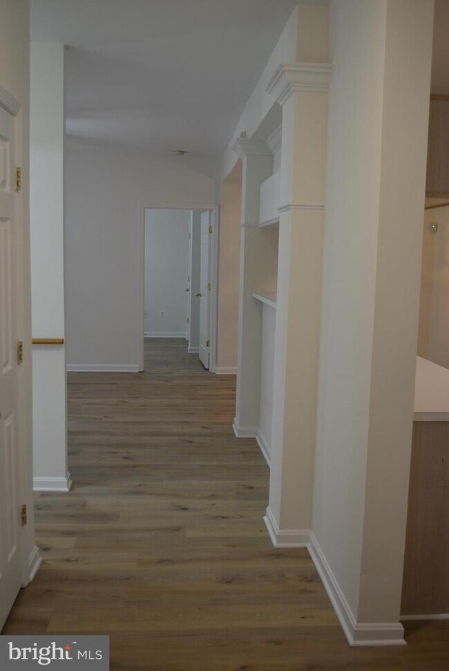 Building Photo - 20453 Chesapeake Square