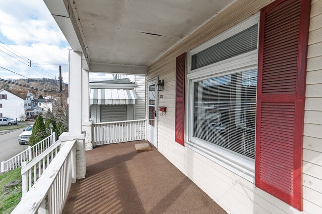 Building Photo - 223 E Pennview Ave