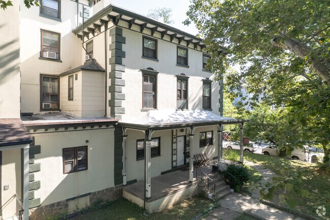 Foto del edificio - 3301-3303 Baring St