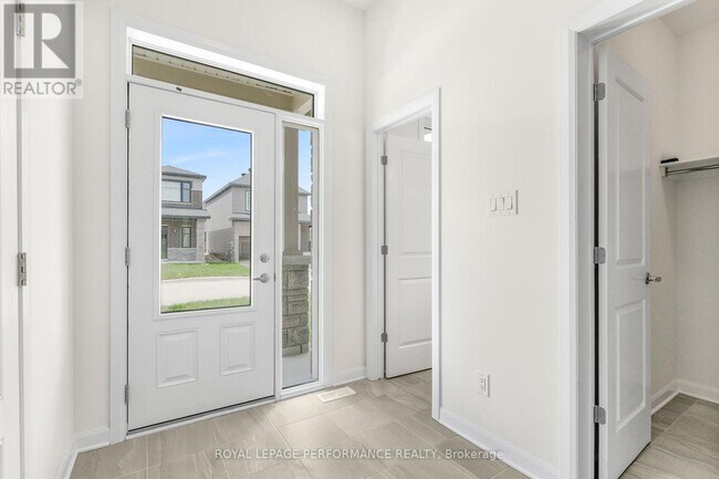 Photo du bâtiment - 319 Elsie MacGill Walk