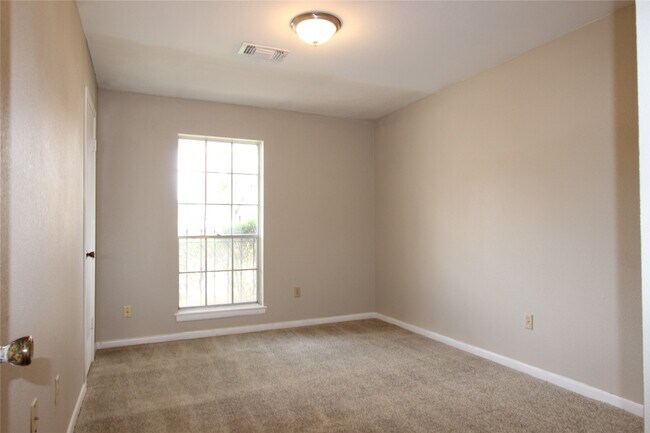 Foto del edificio - 3111 Long Meadow Dr