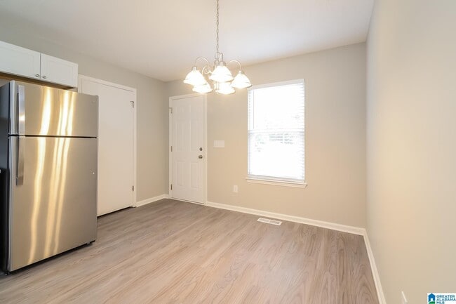 Building Photo - 1003 Oak Blvd