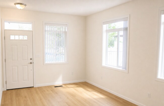Foto del edificio - Bright & Welcoming 3-Bedroom Home in Ridgefield — Available Now