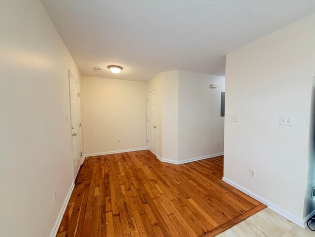 Building Photo - 218 Wayne Dr