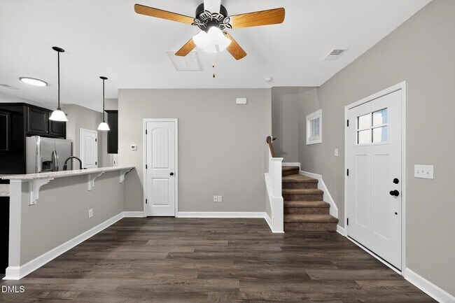 Foto del edificio - 411 E 3rd St